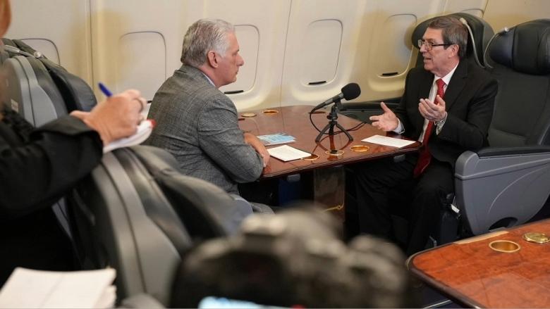 Miguel Díaz-Canel y Bruno Rodríguez, en vuelo Moscú-La Habana, 2024.