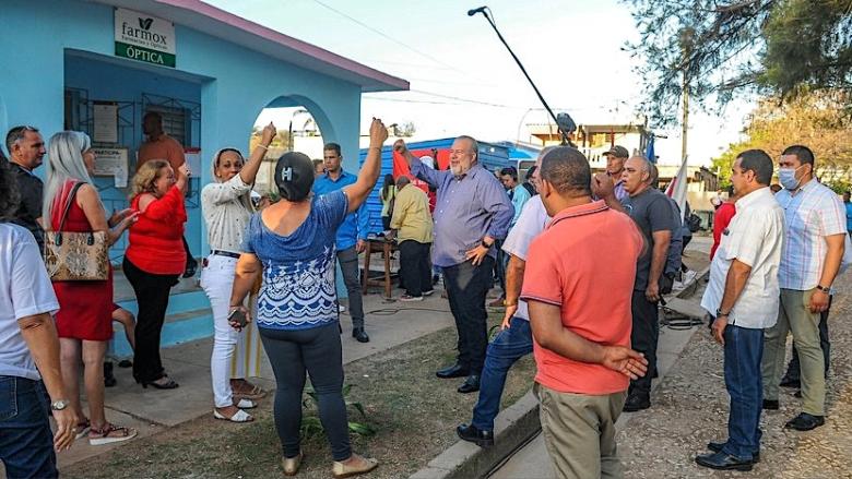 Manuel Marrero, primer ministro del régimen, de visita en Holguín.