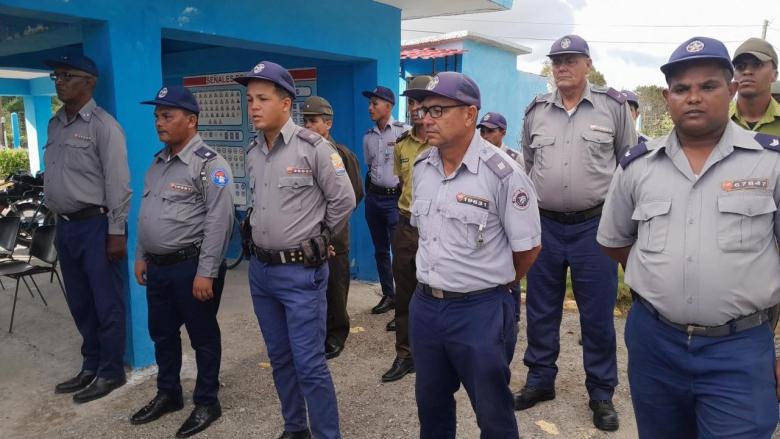 Policías cubanos.