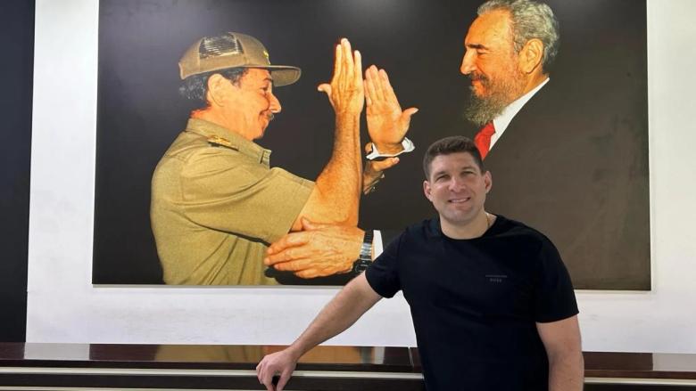 "El Cangrejo" en su despacho en La Habana, que antes perteneció a su abuelo.
