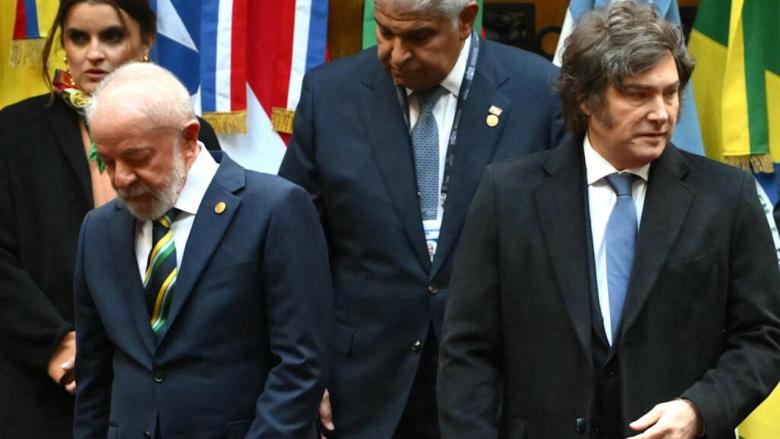 Lula da Silva (izq.) y Javier Milei en la Cumbre de Mercosur, julio de 2025.