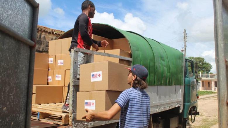 Distribución de ayuda humanitaria en zonas rurales de Matanzas.