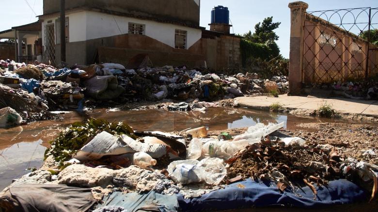 Basurero en las calles calles Embarcadero y Mujica, de Matanzas.
