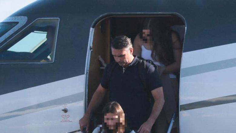 Flávio Bolsonaro y su familia al arribar a EEUU.