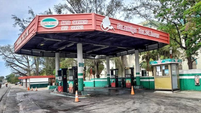 Una gasolinera en Playa, La Habana.