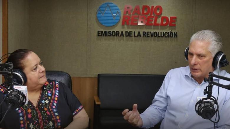 Miguel Díaz-Canel y la periodista Bárbara Betancourt.