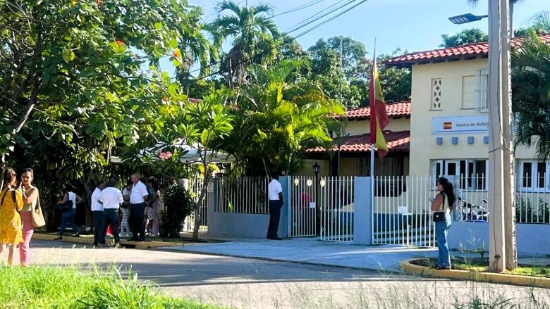 Nueva oficina del consulado de España en La Habana.