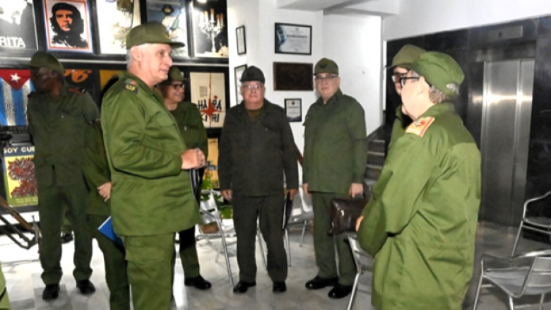 Díaz-Canel en otra visita a una zona de defensa en La Habana.