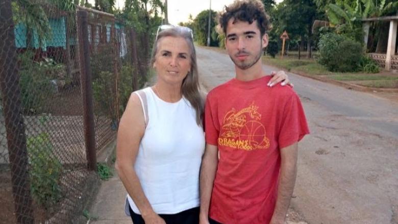 Raudel Alejandro Guerra y su madre, Olguita Hernández.
