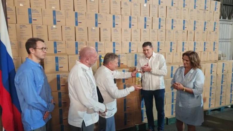 Donativo de aceite comestible de Rusia a las autoridades cubanas.
