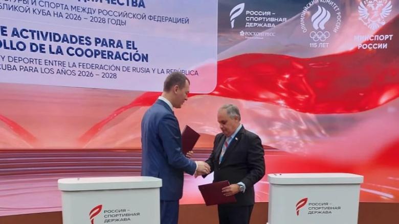 El ministro de Deporte de Rusia, Mijaíl Degtyarev, y Osvaldo Vento, presidente del INDER.