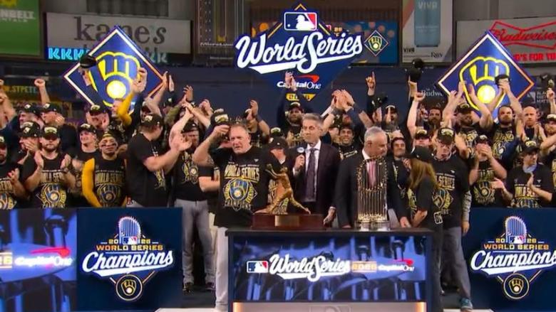 Los Cerveceros de Milwaukee celebran su título.