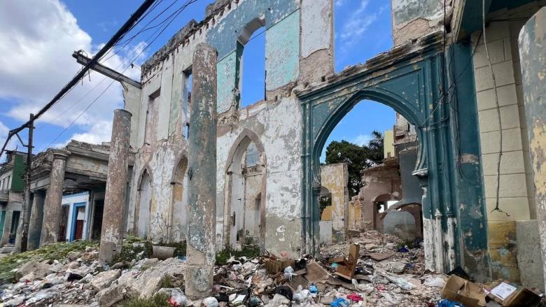 Un edificio en ruinas en La Habana.